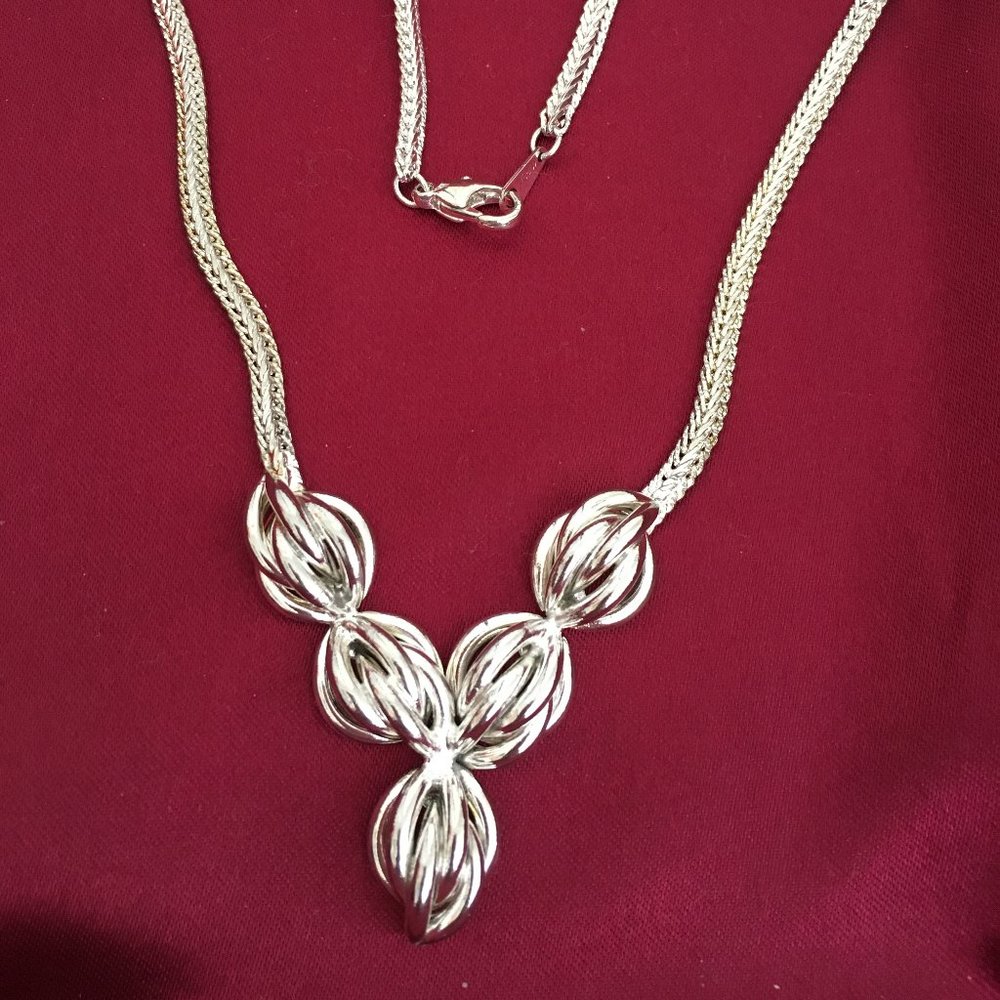 Beautiful exquisite Women Necklace